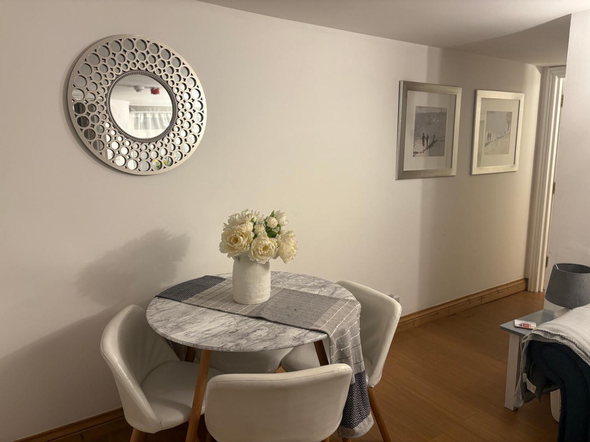 Seaton, Devon, Two Bed Apartment, Just Off The Sea Front. Εξωτερικό φωτογραφία