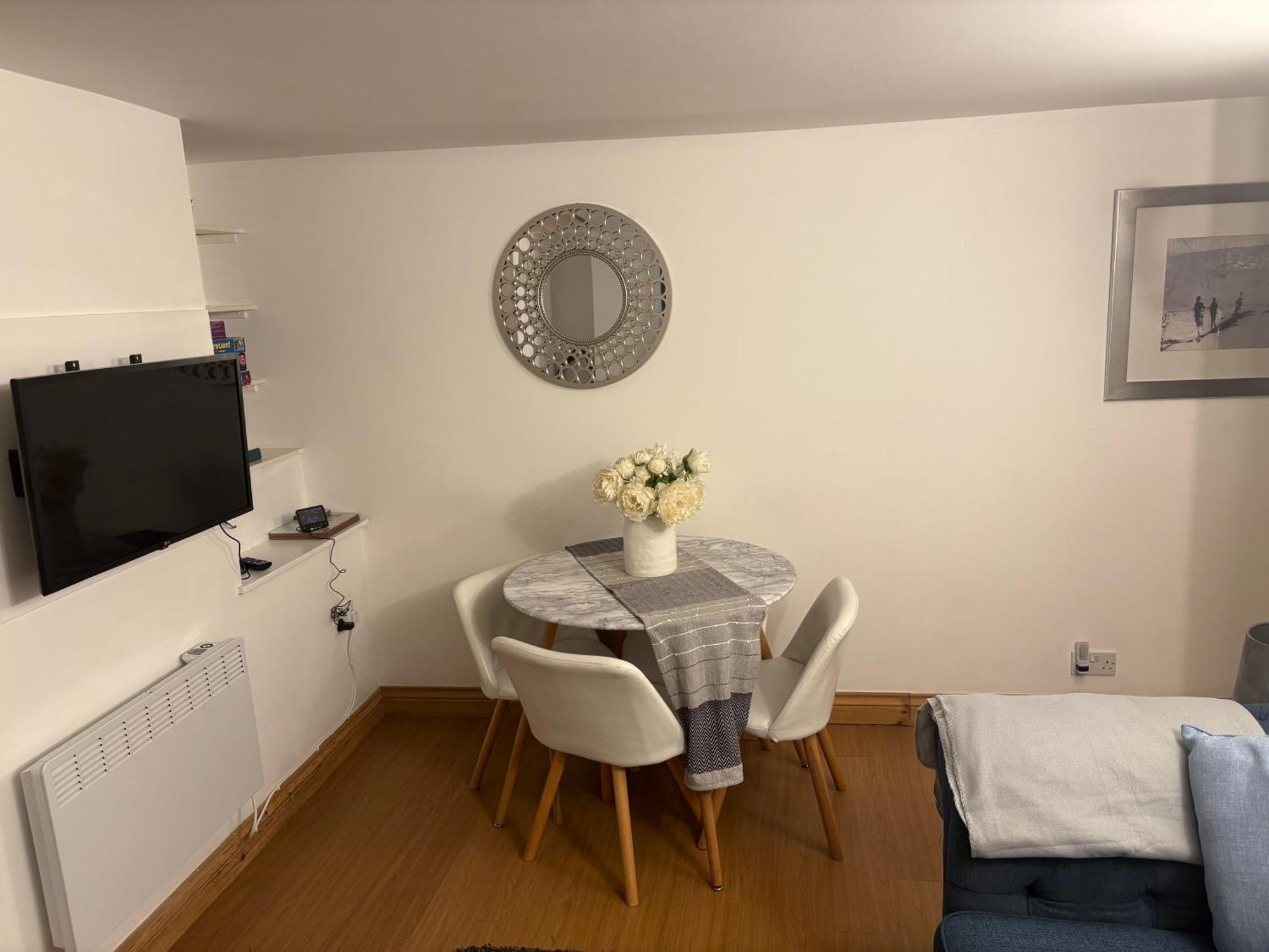 Seaton, Devon, Two Bed Apartment, Just Off The Sea Front. Εξωτερικό φωτογραφία
