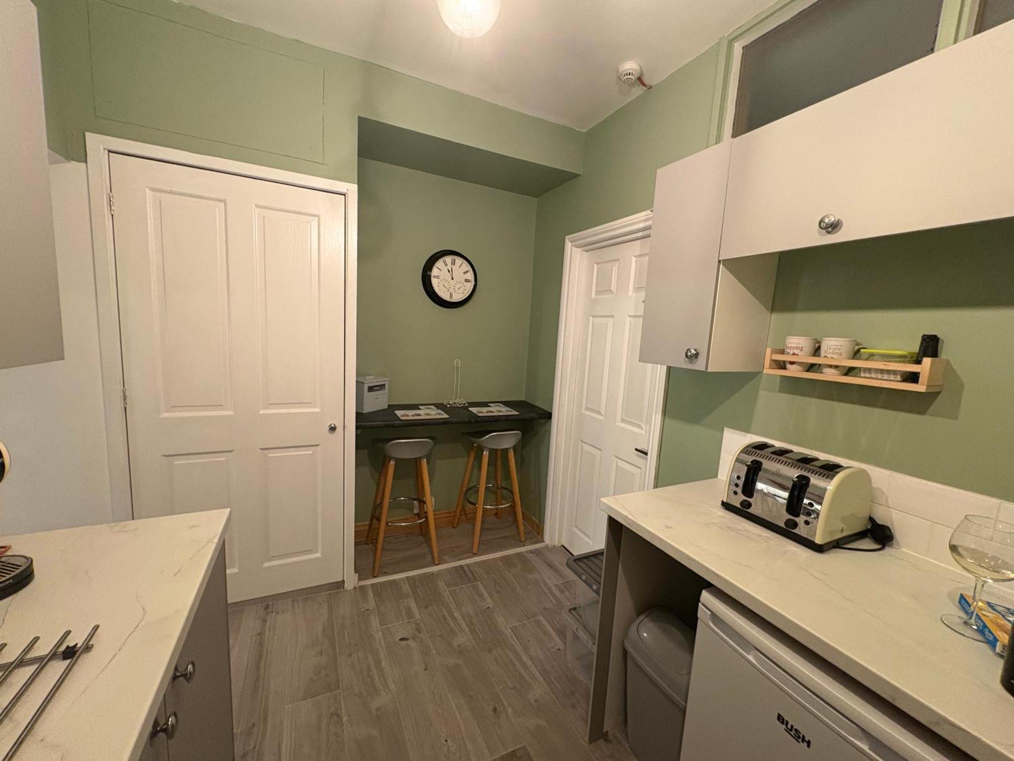 Seaton, Devon, Two Bed Apartment, Just Off The Sea Front. Εξωτερικό φωτογραφία